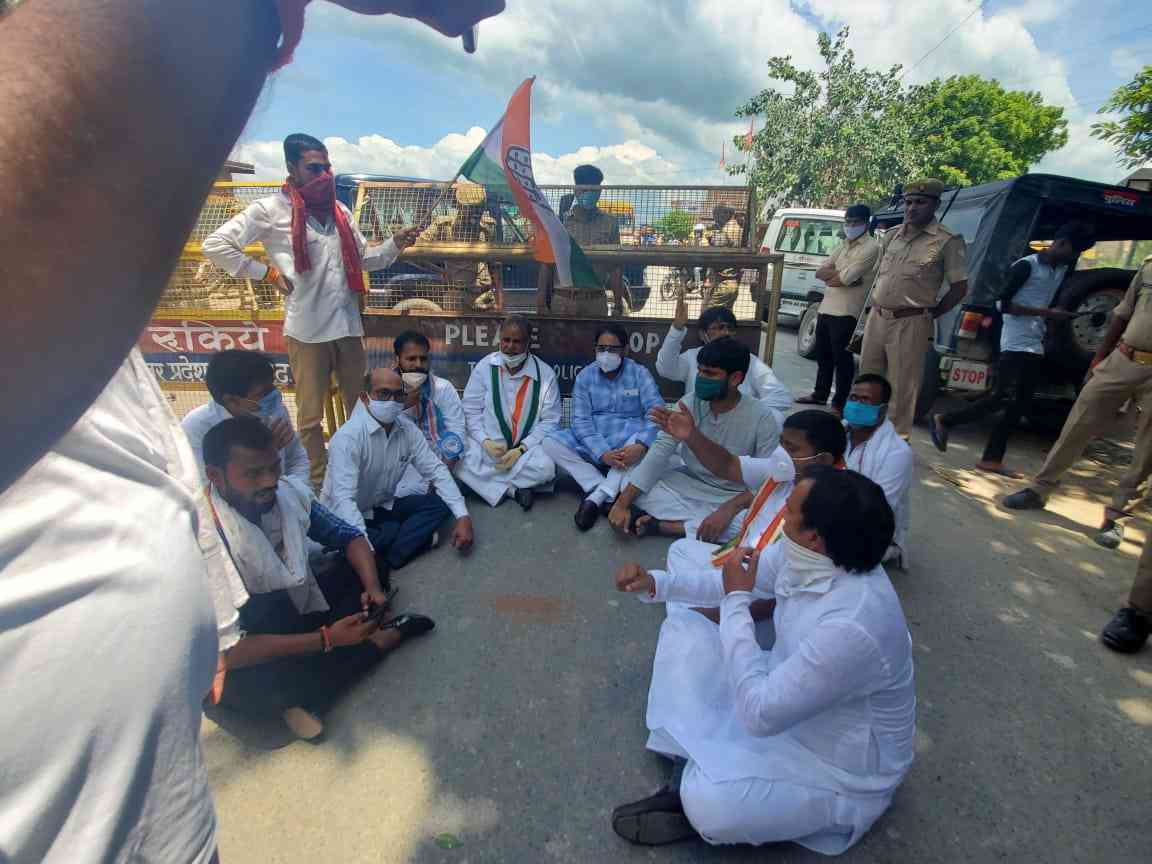 Dr Nitin Raut along with Congress delegation